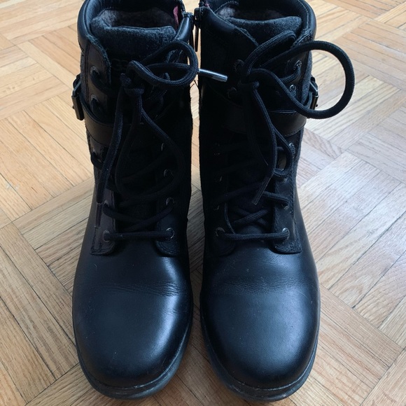 UGG Women’s Kesey Waterproof Boots - Picture 3 of 6